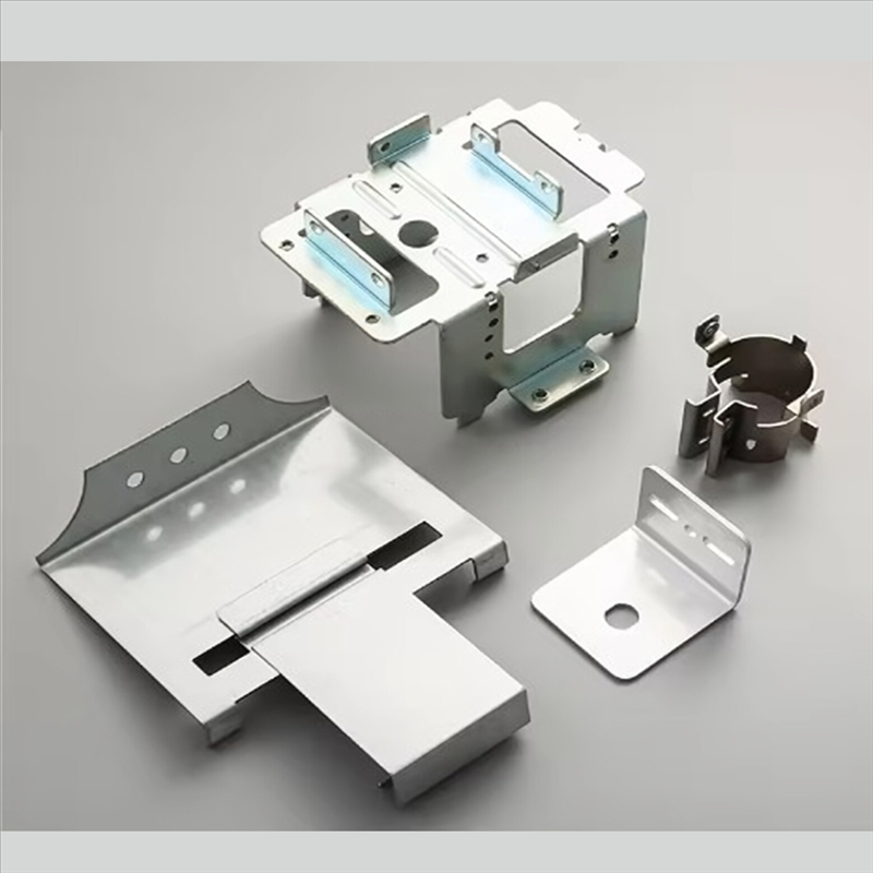 Räätälöity valmistuspalvelu Musta jauhemaalaus alumiini leimaus taivutus lävistys muotoiluosat golfkärryyn