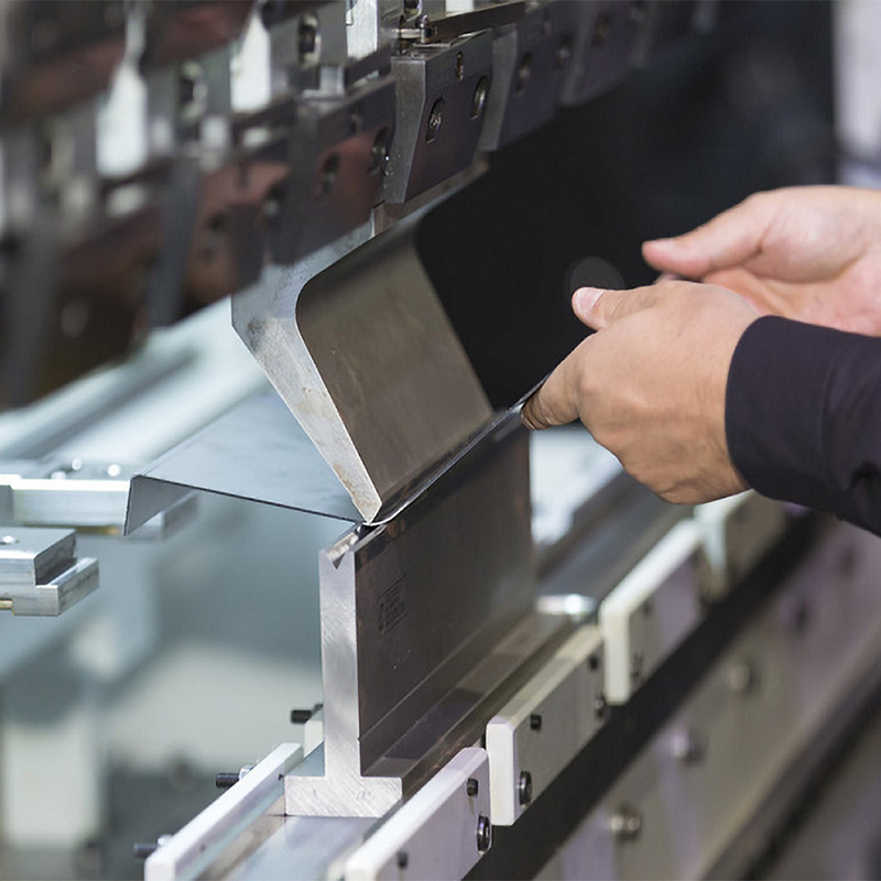 Useita korjausmenetelmiä metallileimausmuoteille