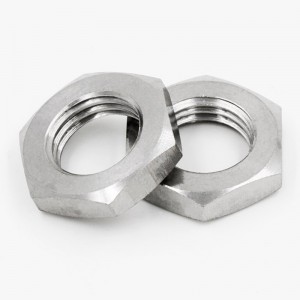 kuusioputken mutteri kierteellä