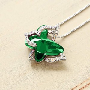 Emerald Radiance Star Pendant Butterfly Birthstone Crystal kaulakoru - Hopean sävy 18\