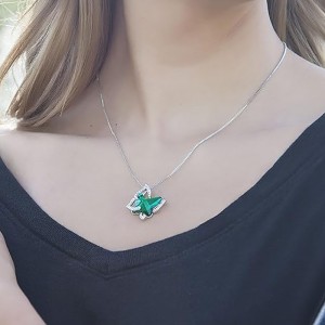 Emerald Radiance Star Pendant Butterfly Birthstone Crystal kaulakoru - Hopean sävy 18\
