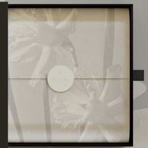 Ylellinen minimalistinen kolmion laukku