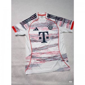 25/26 Bayern Away -paidat uudella kaudella