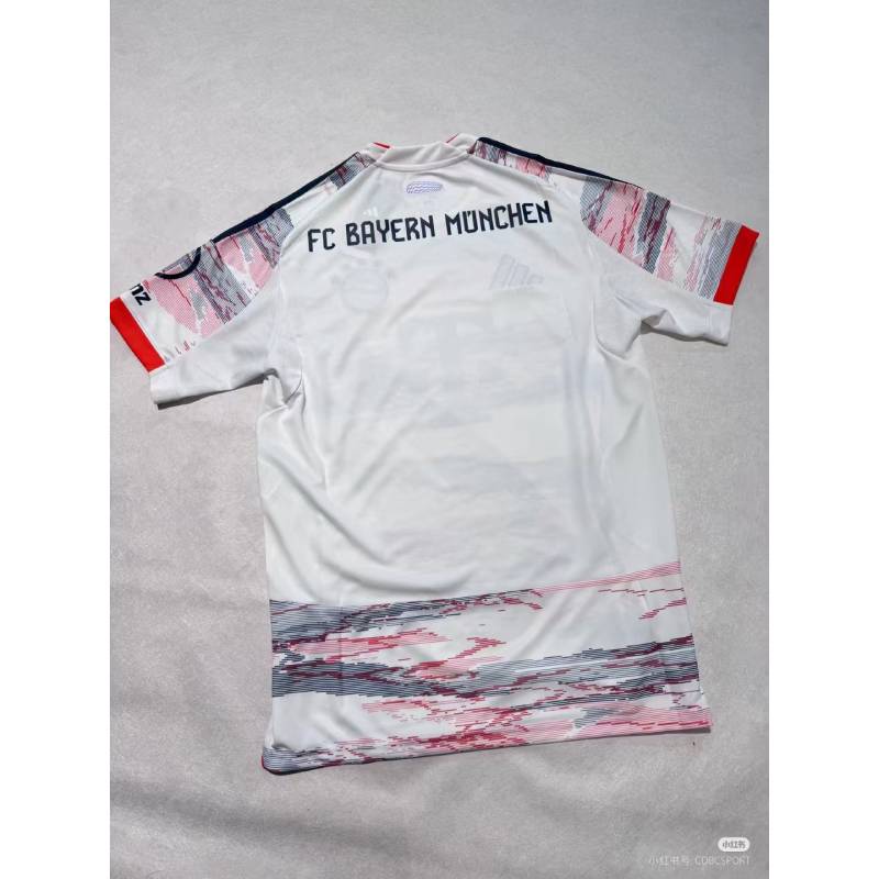 25/26 Bayern Away -paidat uudella kaudella