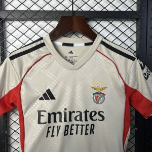 25/26 lasta Benfica pois Koko: 16-28