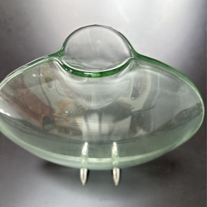 Zhongtai ruostumattomasta teräksestä valmistettu kalan suun muoto kaareva pyöreä korkea-Läpinäkyvyysmaljakko 23 cm:n metallipohjalla kukka -järjestelylle