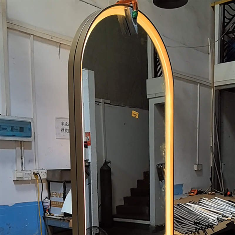 Zotye Ruostumattomasta teräksestä valmistettu integroitu lamppu ja muokattavissa oleva elektroproidut ruostumattomasta teräksestä valmistetut älykkäät peilit